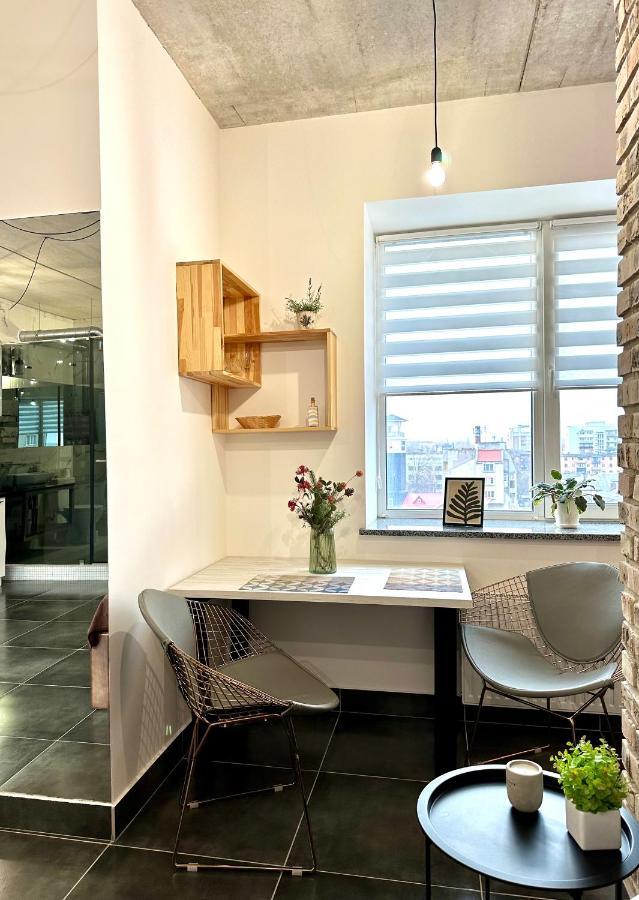 Designer Apartments In The City Center Riwne Exterior foto