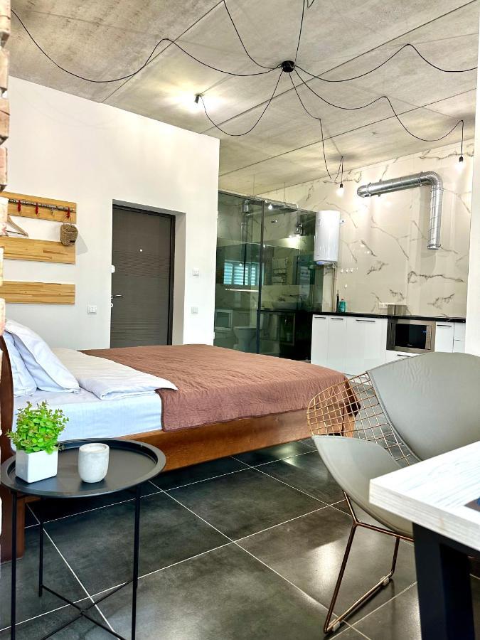 Designer Apartments In The City Center Riwne Exterior foto