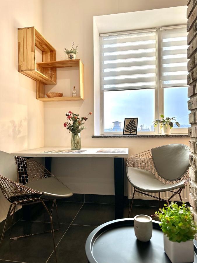Designer Apartments In The City Center Riwne Exterior foto