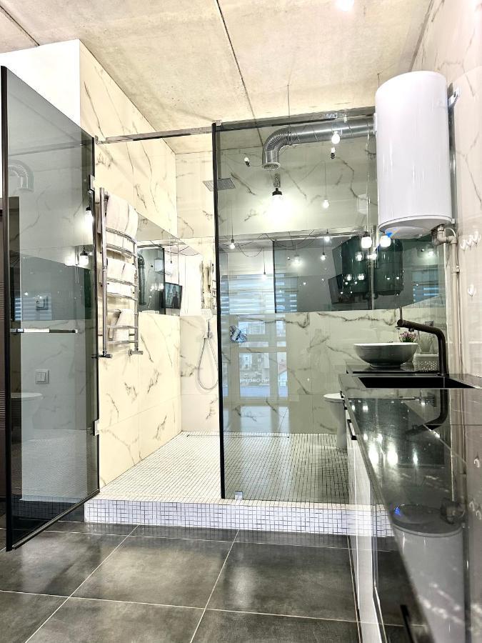 Designer Apartments In The City Center Riwne Exterior foto