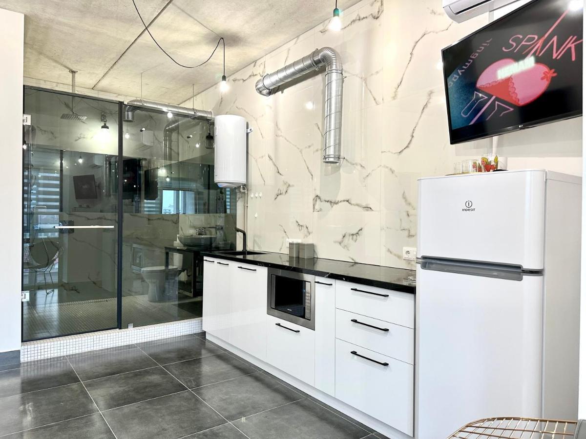 Designer Apartments In The City Center Riwne Exterior foto