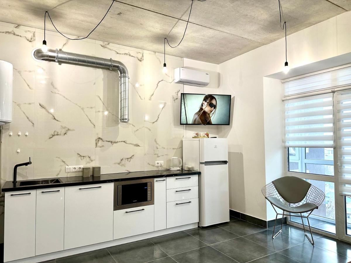 Designer Apartments In The City Center Riwne Exterior foto