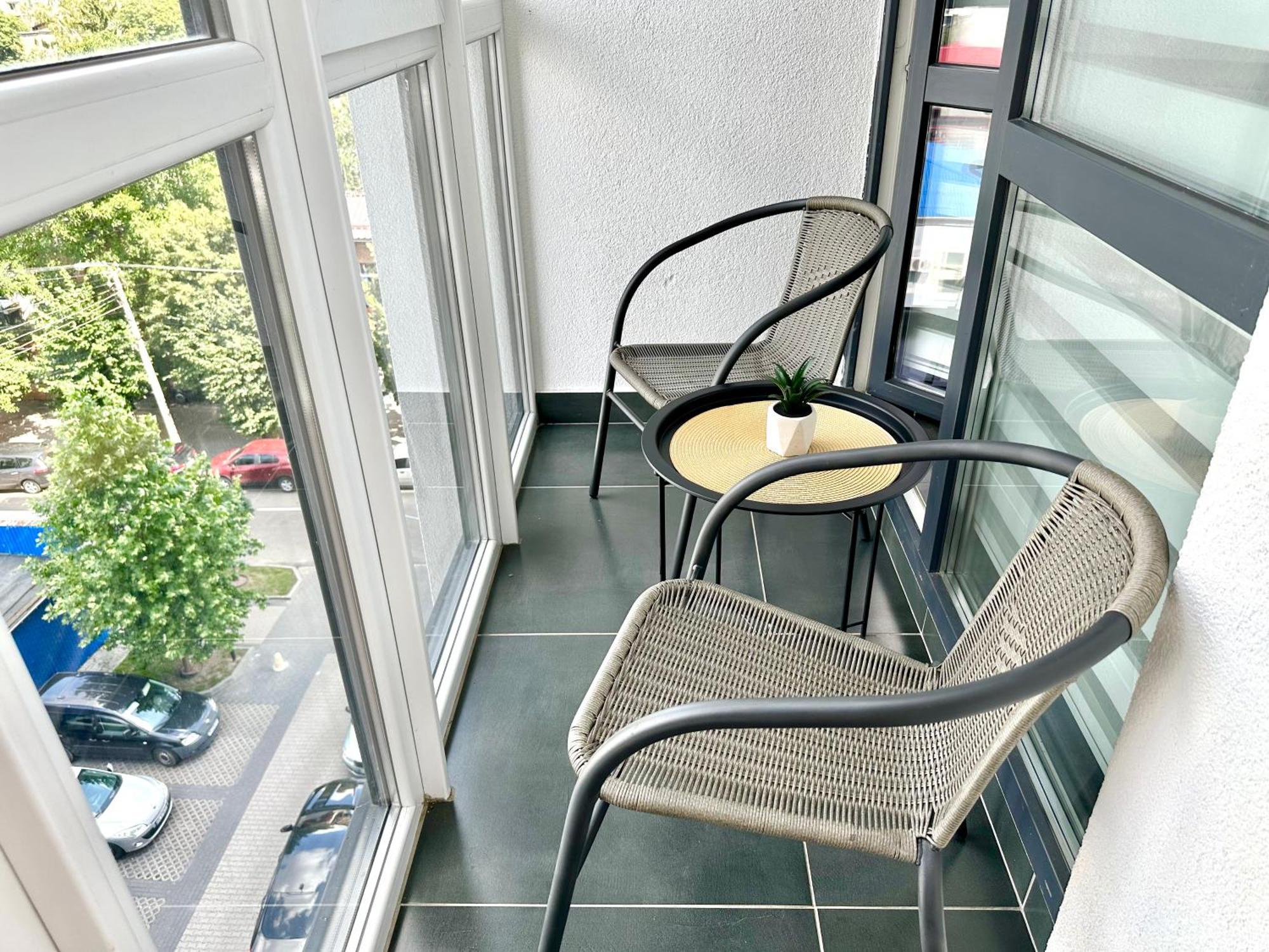 Designer Apartments In The City Center Riwne Exterior foto