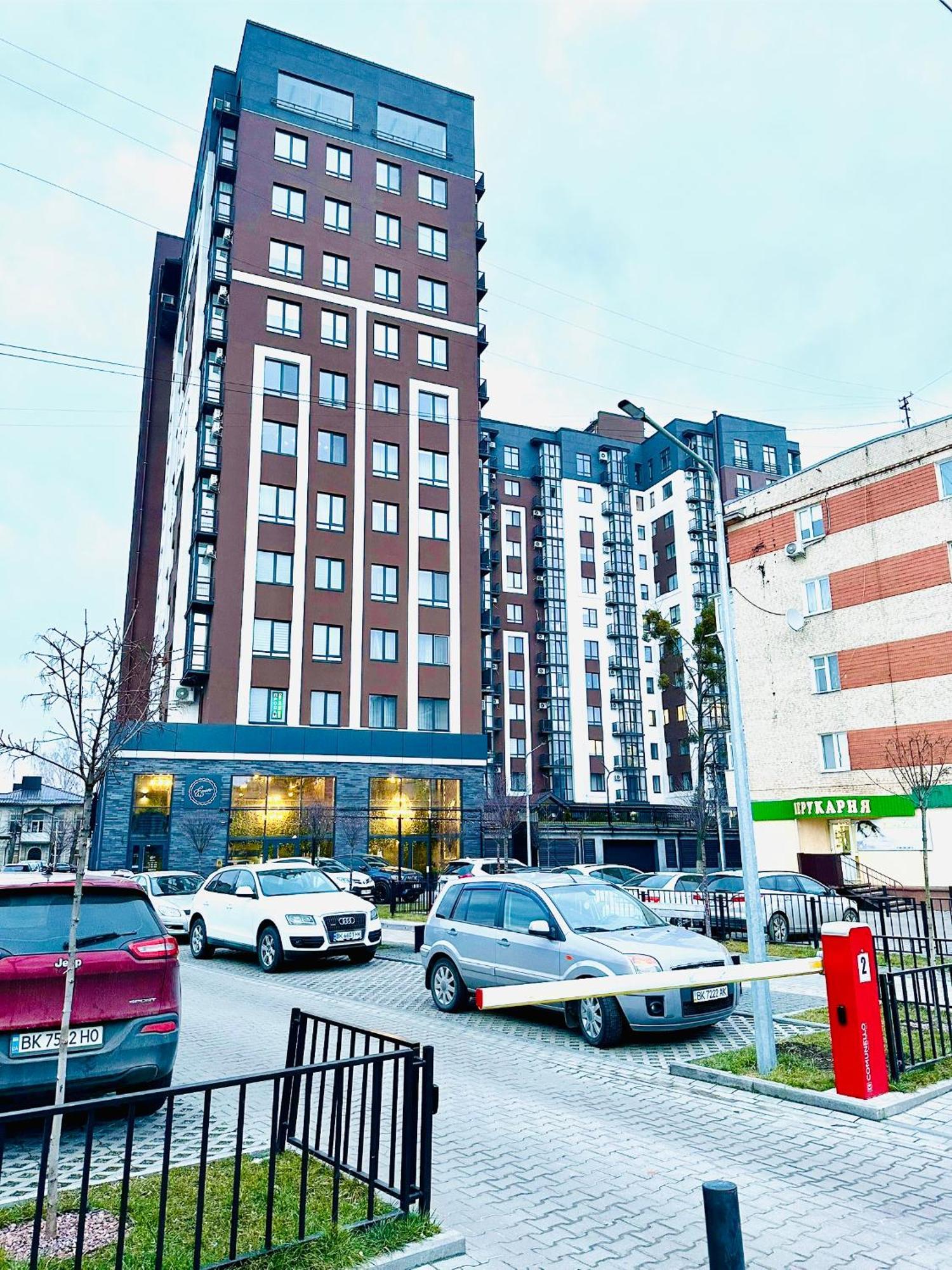 Designer Apartments In The City Center Riwne Exterior foto