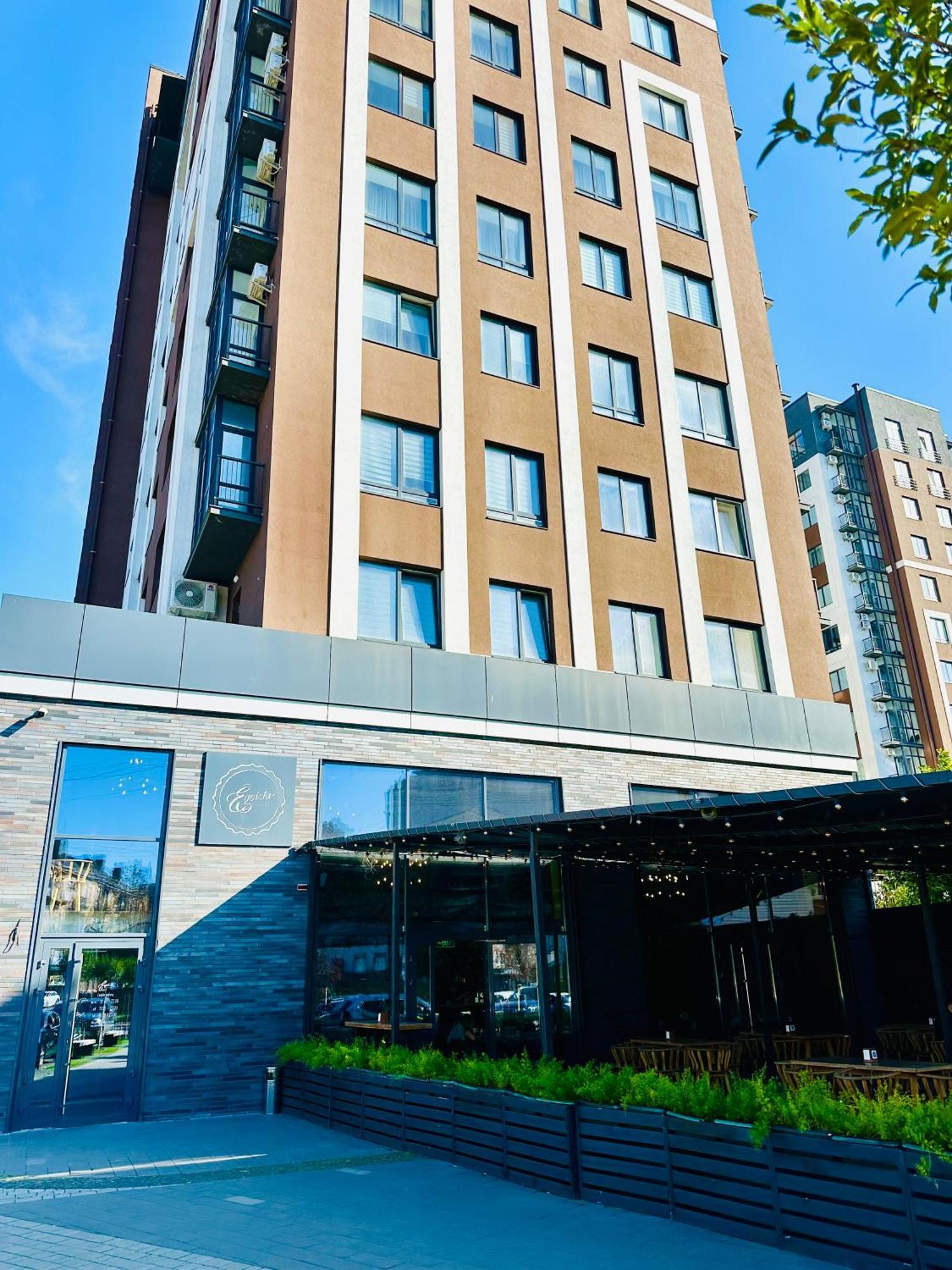 Designer Apartments In The City Center Riwne Exterior foto