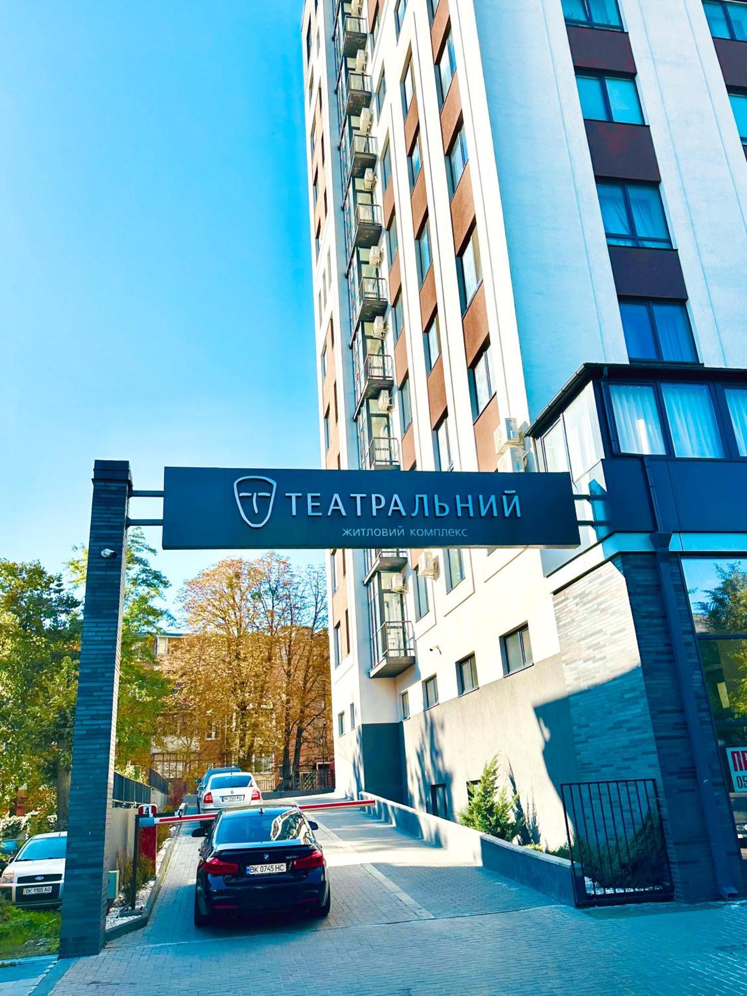 Designer Apartments In The City Center Riwne Exterior foto