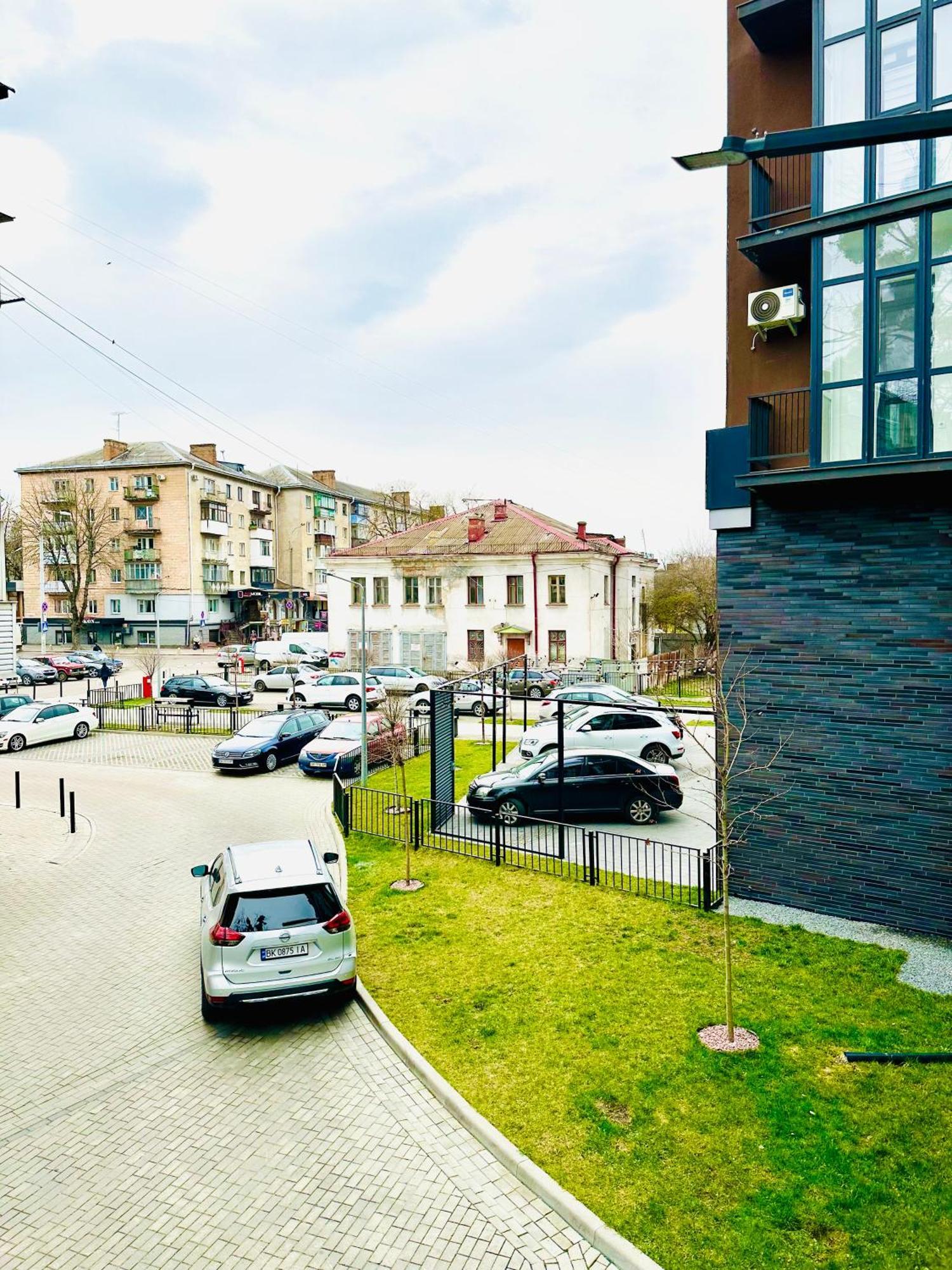 Designer Apartments In The City Center Riwne Exterior foto