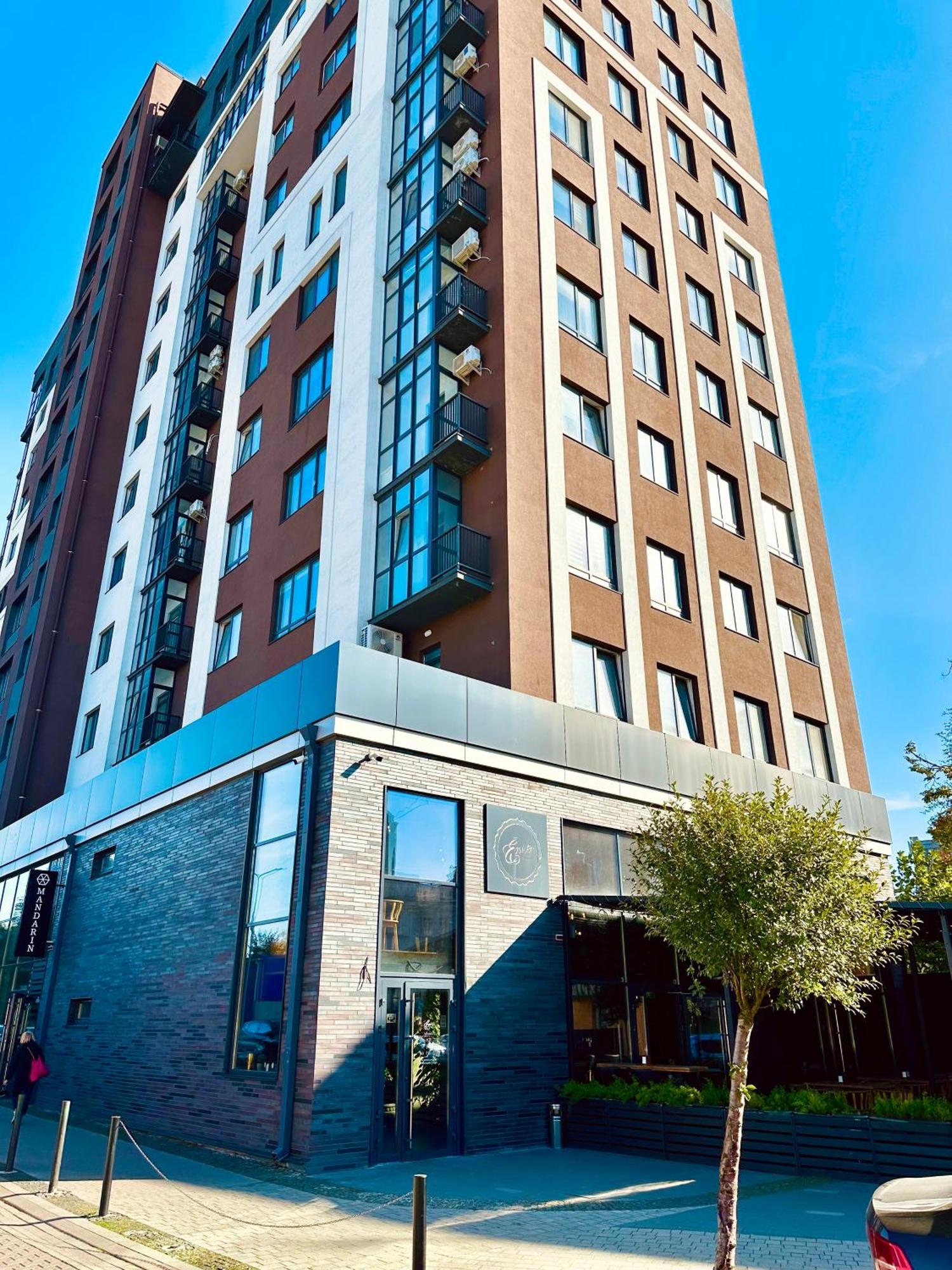 Designer Apartments In The City Center Riwne Exterior foto